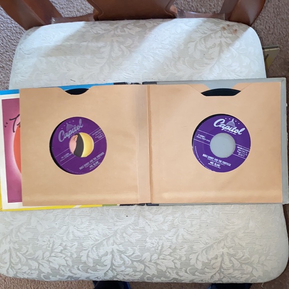 Vintage children’s read along books with a set of 4 sided vinyl records each. - Picture 7 of 7